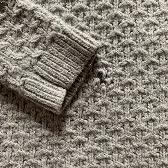 Gray wool sweater from banana republic size M - Picture 3 of 5